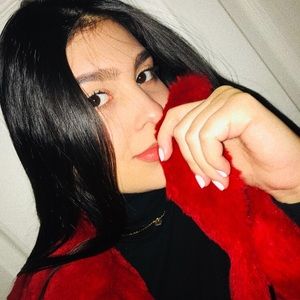 Meet your Posher, Dinaura